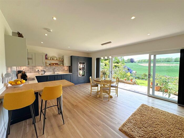 4 Bedroom Detached House For Sale In Chalky Road, Broadmayne, DT2