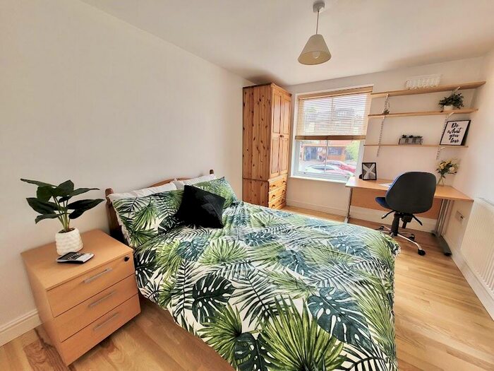 2 Bedroom Flat To Rent In Willowbank Mews, Coventry, West Midlands, CV1
