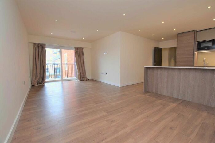 2 Bedroom Flat To Rent In Beaufort Square, Edgware, NW9