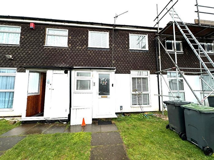 3 Bedroom Terraced House For Sale In Gregories Close, New Bedford Road Area, Luton, Bedfordshire, LU3