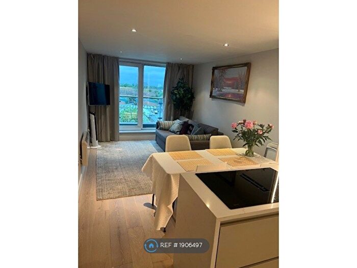 2 Bedroom Flat To Rent In Nacovia House, London, SW6