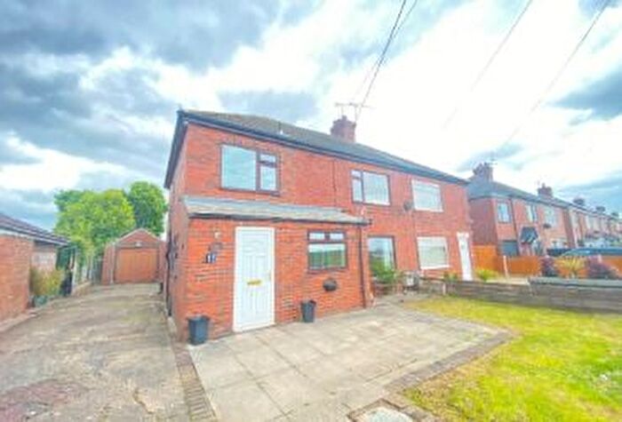 4 Bedroom Semi-Detached House To Rent In South View Avenue, Burringham, DN17
