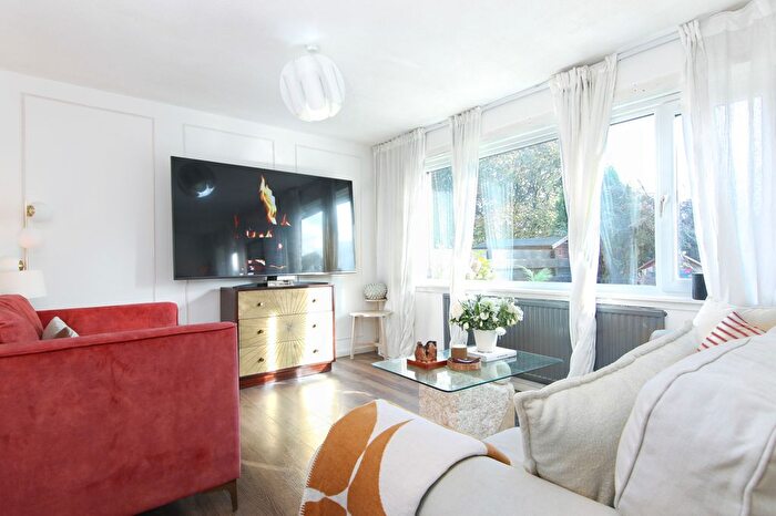 3 Bedroom Terraced House For Sale In Eden Drive, Livingston, EH54