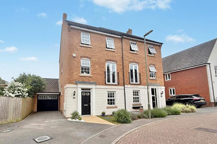 4 Bedroom Semi-Detached House For Sale In Dumas Drive, Whiteley, PO15