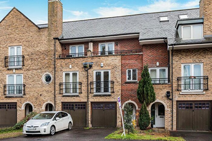 3 Bedroom Town House To Rent In Iliffe Close, Reading, RG1