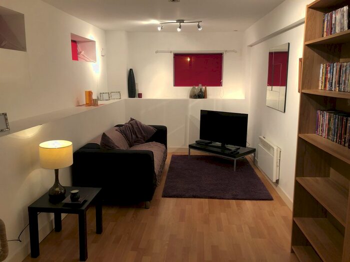 1 Bedroom Flat To Rent In Causeway, Berwick Street, Halifax HX1