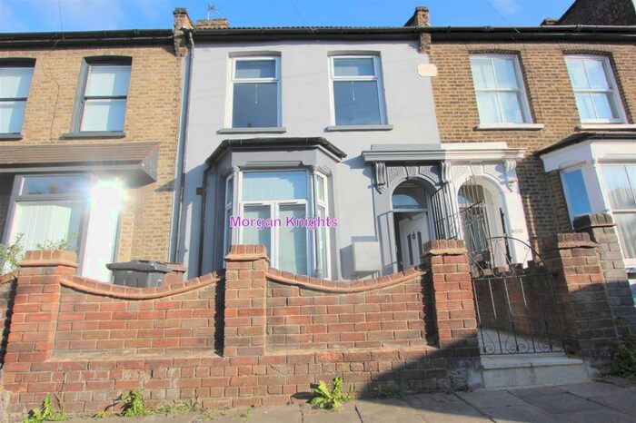 4 Bedroom Terraced House To Rent In Clifden Road, Hackney, E5