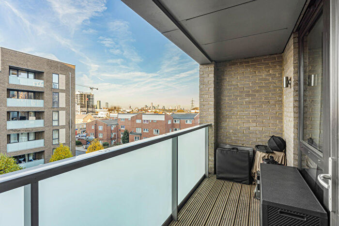 1 Bedroom Apartment For Sale In New Village Avenue, London, E14