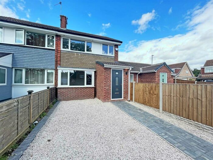 3 Bedroom Town House To Rent In Cernan Court, Hempshill Vale, Nottingham, NG6