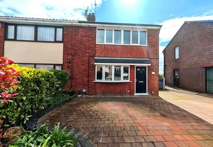 3 Bedroom Semi-Detached House For Sale In Devonshire Drive, Worsley, M28