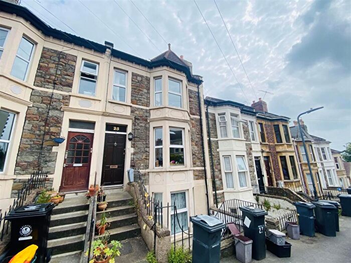 1 Bedroom Flat To Rent In B Holmesdale Road, Bristol, PC02