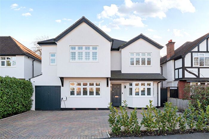 4 Bedroom Detached House For Sale In Garrick Close, Walton-On-Thames, KT12