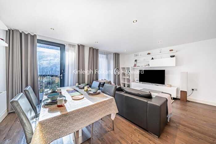 3 Bedroom Flat To Rent In Needleman Street, London, SE16