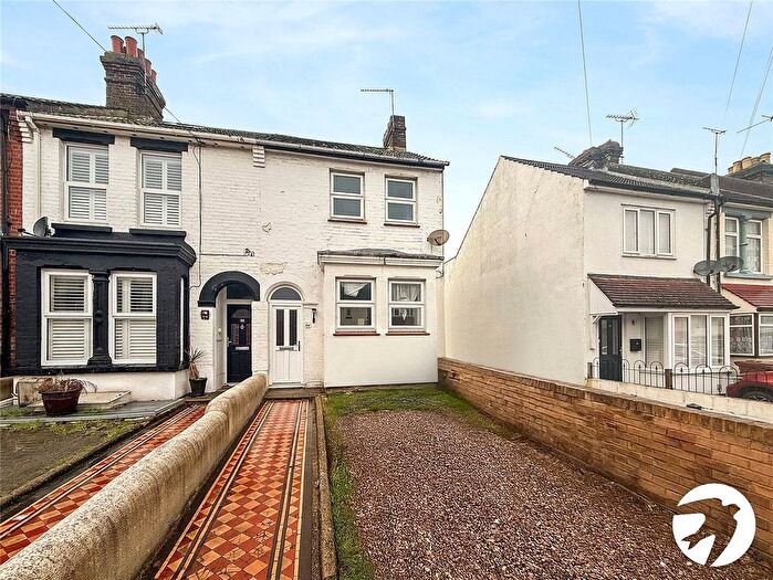 3 Bedroom End Terrace House To Rent In Napier Road, Gillingham, Kent, ME7