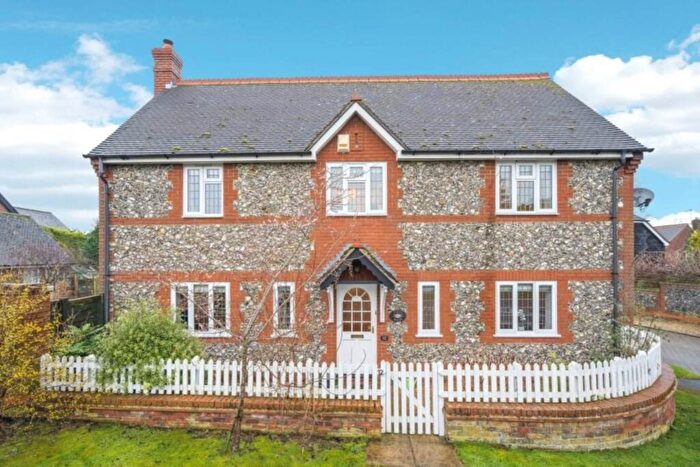 4 Bedroom Detached House For Sale In Watlington Road, Lewknor, OX49