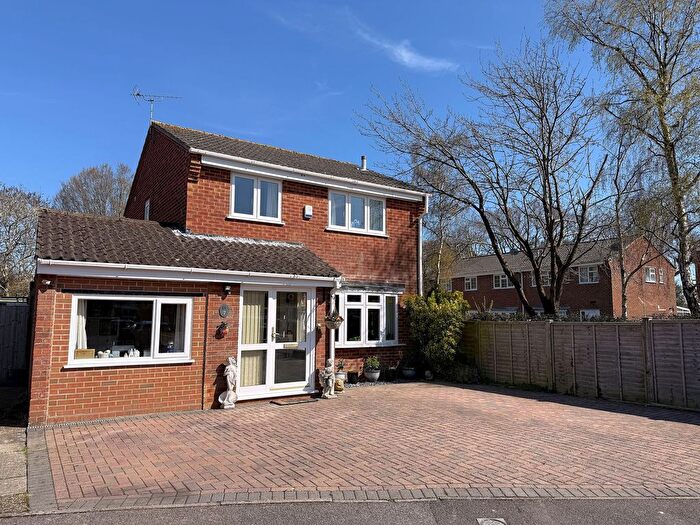 3 Bedroom Detached House For Sale In Charnwood Way, Langley, SO45