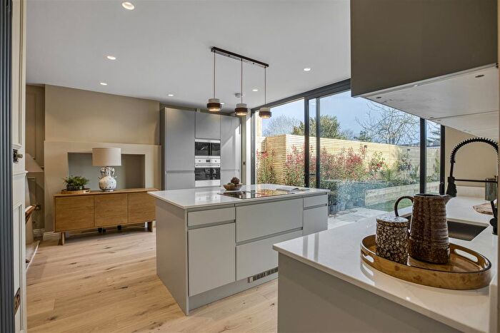 3 Bedroom Flat For Sale In Fallow Court Avenue, North Finchley, N12