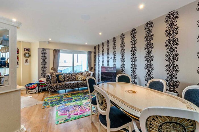 2 Bedroom Flat For Sale In Aerodrome Road, Hendon, London, NW9