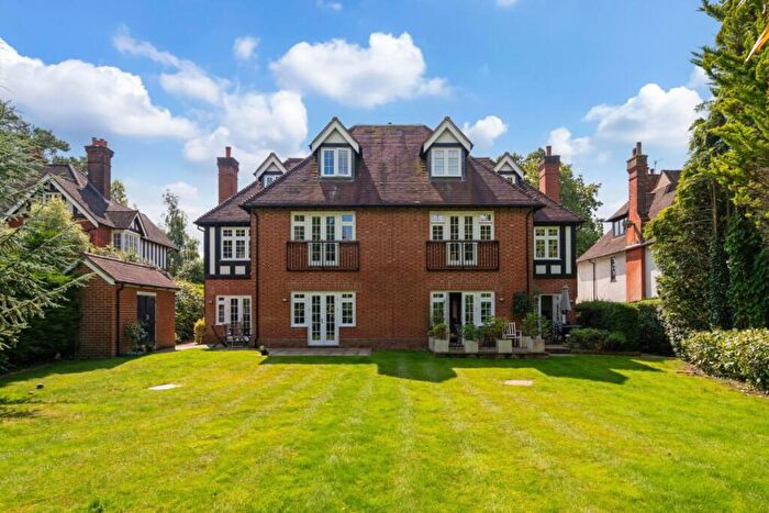 2 Bedroom Flat To Rent In Croydon Road Reigate, RH2