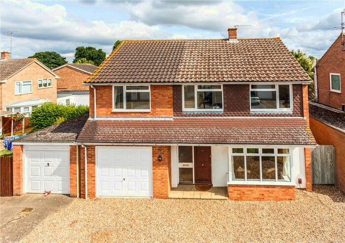 5 Bedroom Detached House To Rent In Testwood Road, Windsor, SL4