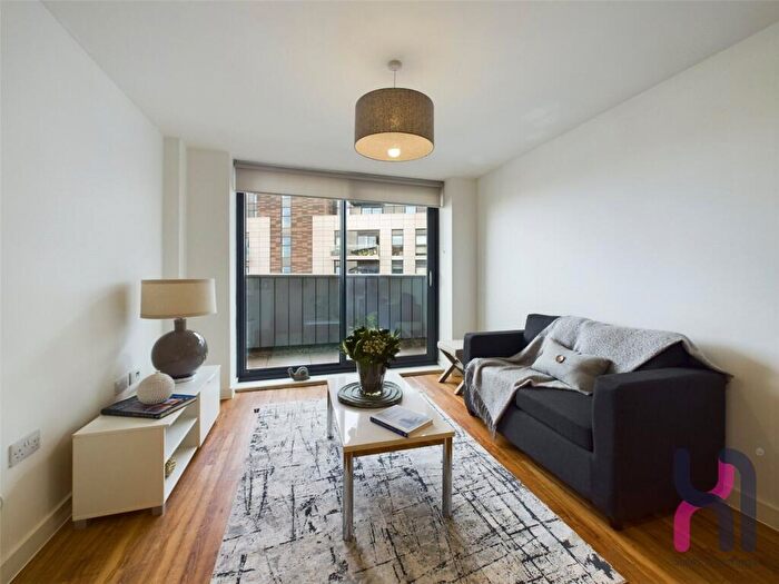 2 Bedroom Flat To Rent In Manchester Waters, Pomona Strand, Old Trafford, Manchester, M16