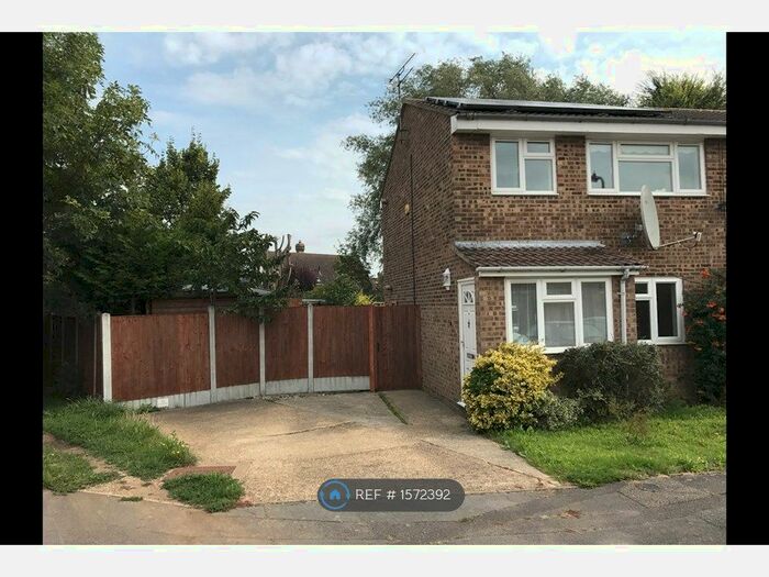3 Bedroom End Of Terrace House To Rent In Primula Way, Chelmsford, CM1