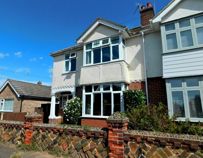 3 Bedroom Semi-Detached House To Rent In George Avenue, Brightlingsea, CO7