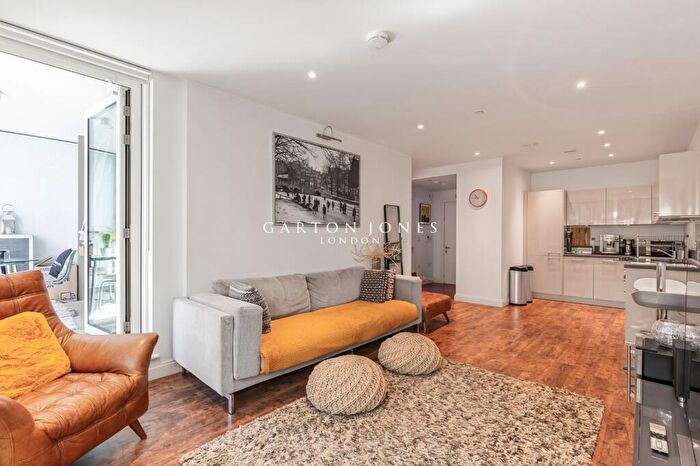 1 Bedroom Apartment To Rent In Valetta House, Queenstown Road, London, SW11