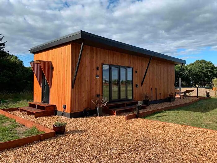 1 Bedroom Mobile/park Home For Sale In Long Lane, Aughton, York, YO42