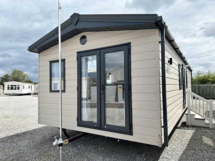 2 Bedroom Mobile/park Home For Sale In Cliff Road, Skipsea Driffield, YO25