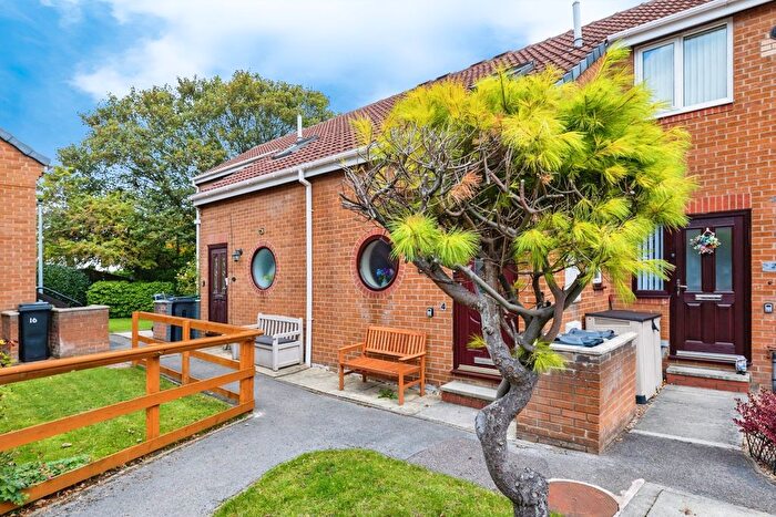 2 Bedroom Flat For Sale In Mortomley Hall Gardens, High Green, Sheffield, S35