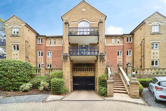 2 Bedroom Flat For Sale In Harrogate Road, Leeds, LS17