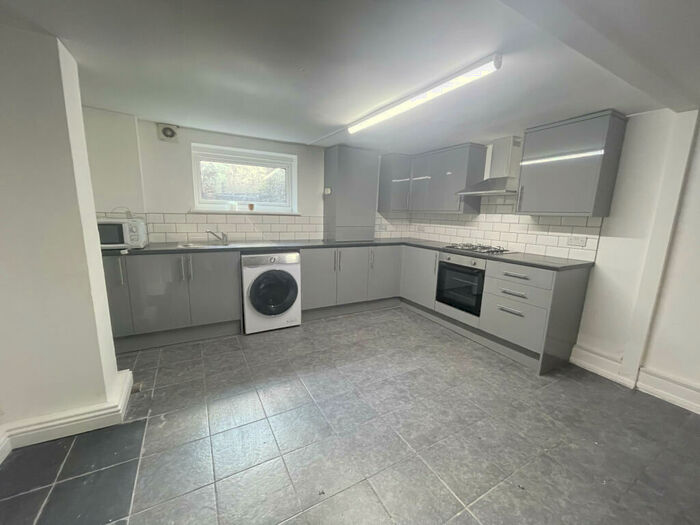 5 Bedroom Terraced House To Rent In Brudenell View, Leeds, LS6