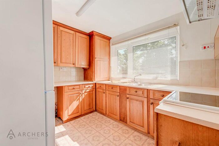 2 Bedroom Flat For Sale In Chesterwood Drive, Broomhill, Sheffield, S10