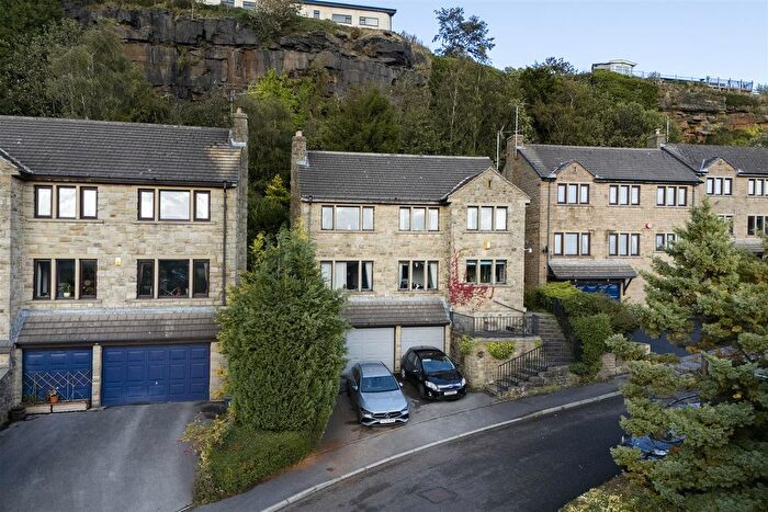 4 Bedroom Detached House For Sale In Quarry Court, Longwood, Huddersfield, HD3