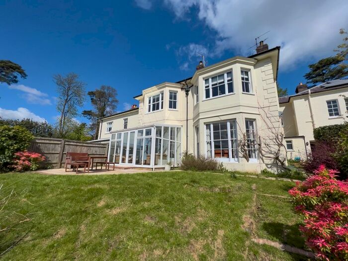 3 Bedroom Flat To Rent In Portland Road, East Grinstead, RH19