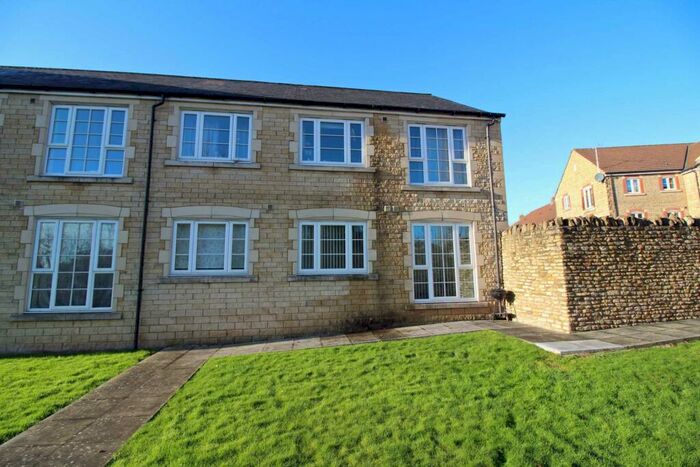 2 Bedroom Apartment To Rent In Harris Close, Frome, BA11