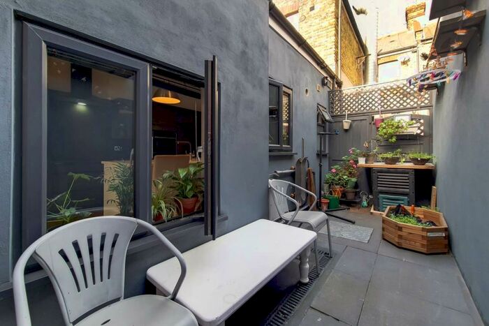 2 Bedroom Mews To Rent In Knotts Green Mews, Leyton, London, E10