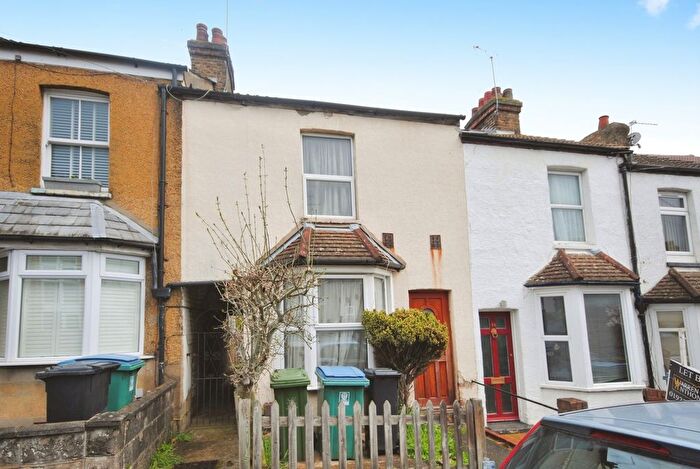 3 Bedroom Property For Sale In Liverpool Road, Watford, WD18