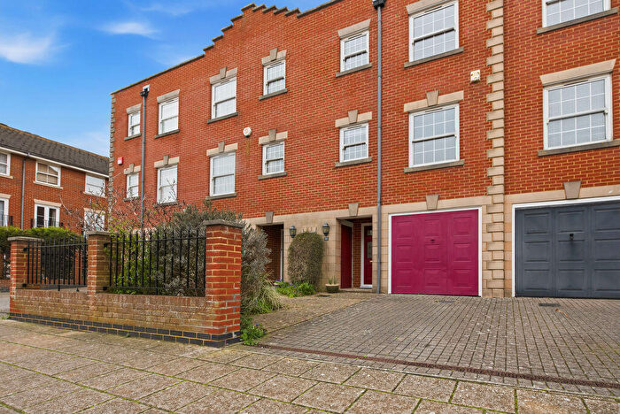 4 Bedroom Town House For Sale In White Hart Road, Portsmouth, PO1