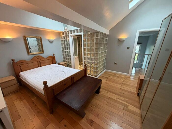 3 Bedroom Flat To Rent In Kennington Lane, SE11