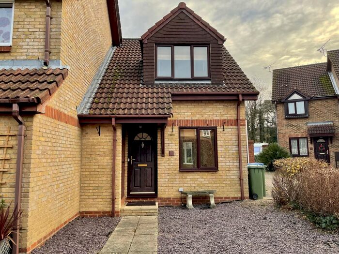 2 Bedroom End Of Terrace House To Rent In Bignor Close, Horsham, RH12