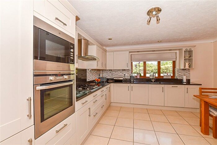 4 Bedroom Detached House For Sale In Ashford Road, High Halden, Kent, TN26