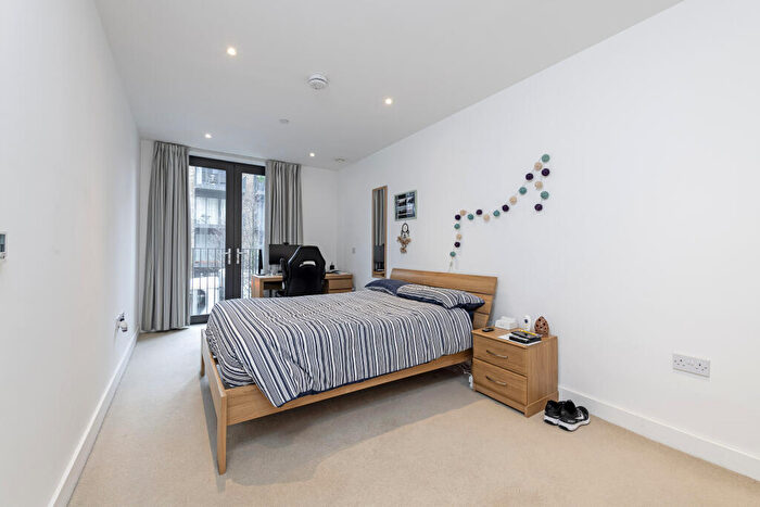 2 Bedroom Apartment To Rent In Cobalt Place, SW11
