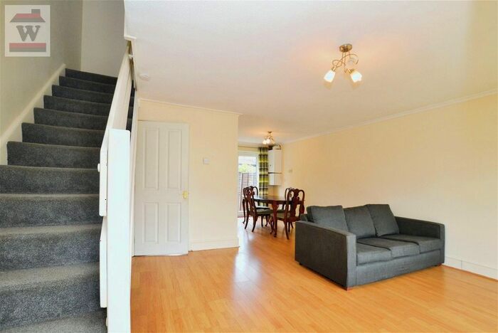 3 Bedroom End Of Terrace House To Rent In Oakley Close, Isleworth, TW7