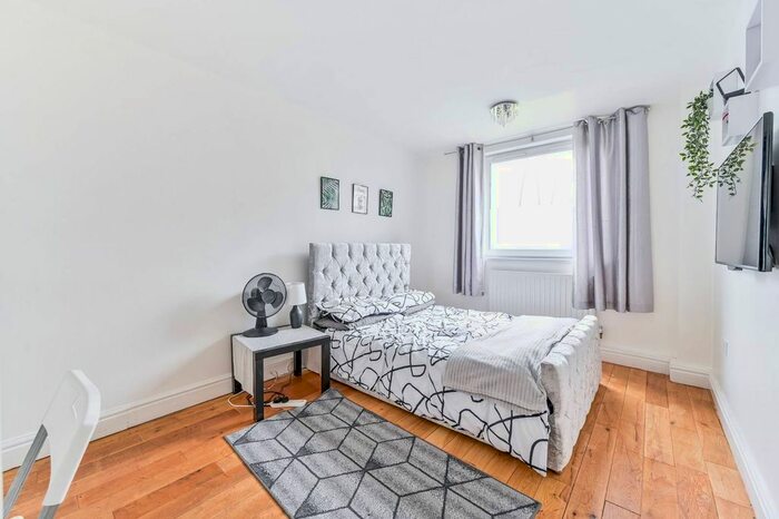 2 Bedroom Flat To Rent In Willington Road, Clapham North, London, SW9