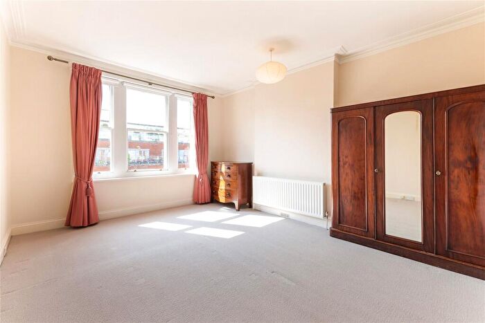 3 Bedroom Flat To Rent In Prince Of Wales Drive, Battersea, SW11