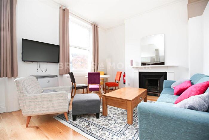 4 Bedroom Apartment To Rent In (£pppw) Grainger Street, City Centre, Newcastle Upon Tyne, NE1