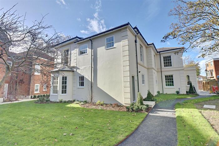 4 Bedroom Flat For Sale In Grove Road South, Southsea, PO5