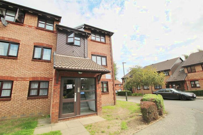 1 Bedroom Flat To Rent In Lowry Crescent, Mitcham, CR4